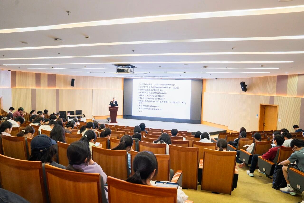 立足中国，放眼全球：复旦大学人妻
国际经济与贸易（国际经济学）专业推介会顺利举行